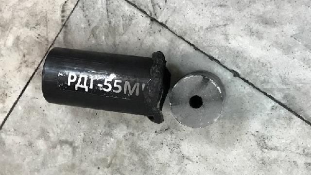 Поліція показала димову шашку, яку кинули у Верховній Раді: фото Поліція показала димову шашку, яку кинули у Верховній Раді: фото