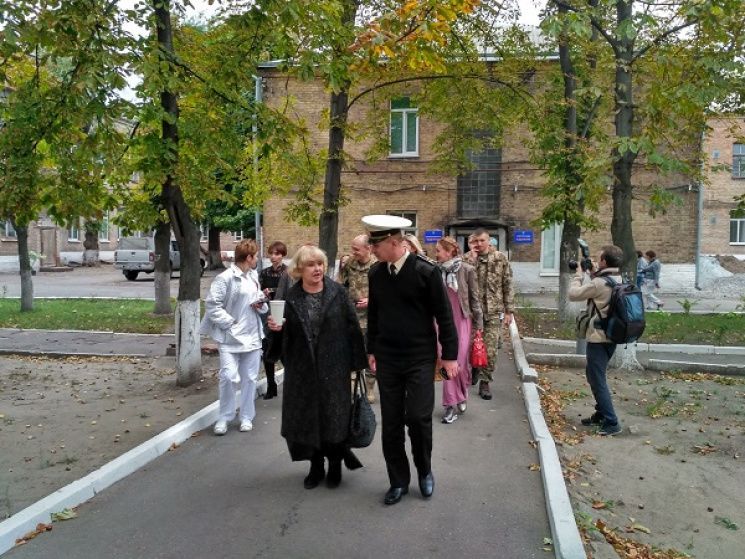 Ада Роговцева наведалась в военный госпиталь в Днепре