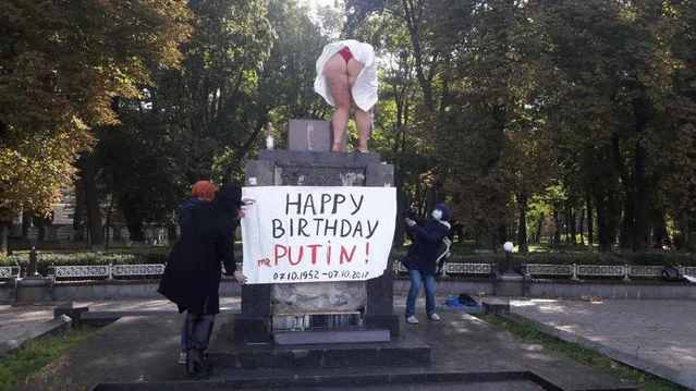 Активістка Femen в стилі Мерлін Монро Активістка Femen в стилі Мерлін Монро