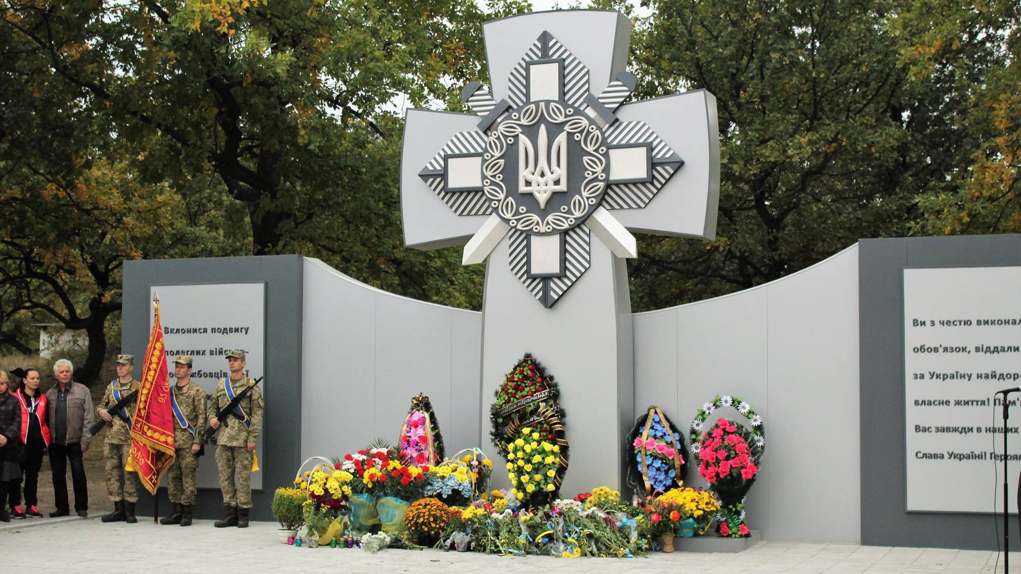 Вандали намагались спаплюжити меморіал полеглим воїнам 93 ОМБр та 20 ОМПБ перед його відкриттям