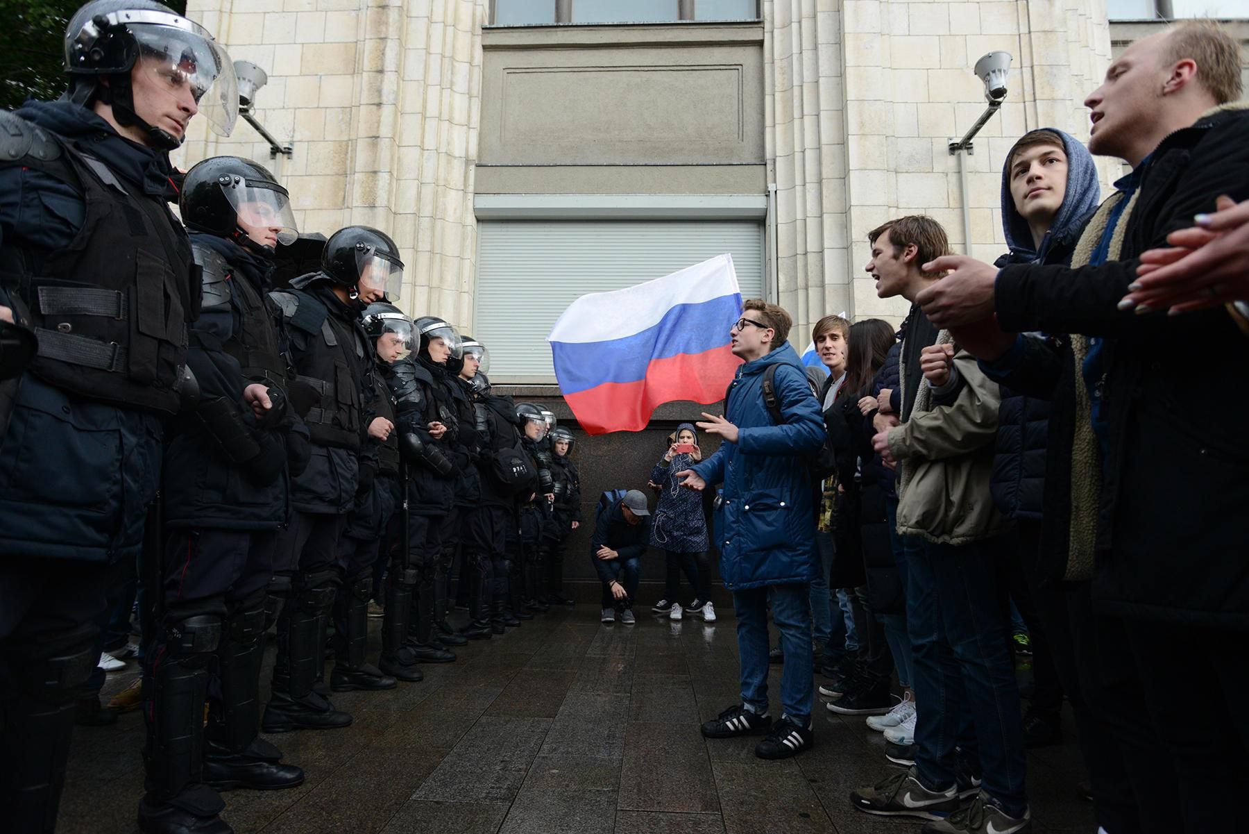 Сколько человек вышли на митинги