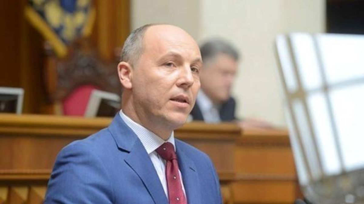 Парубий нарушил регламент при подписании законопроекта об особом статусе Донбасса, – депутаты Парубий нарушил регламент при подписании законопроекта об особом статусе Донбасса, – депутаты