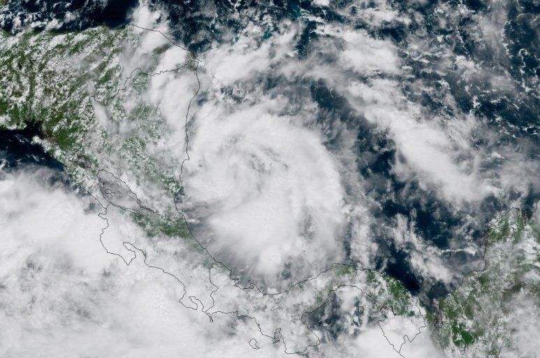 Опасный ураган "Нейт" достиг побережья США Опасный ураган "Нейт" достиг побережья США