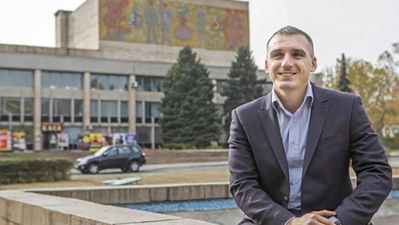 В Николаеве собирают вече в поддержку отстраненного мэра. В Николаеве собирают вече в поддержку отстраненного мэра.