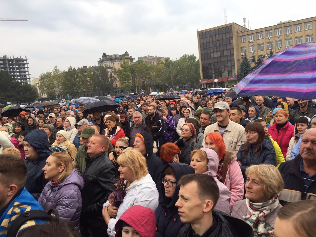 В Николаеве тысячи людей пришли на вече в поддержку мэра Сенкевича