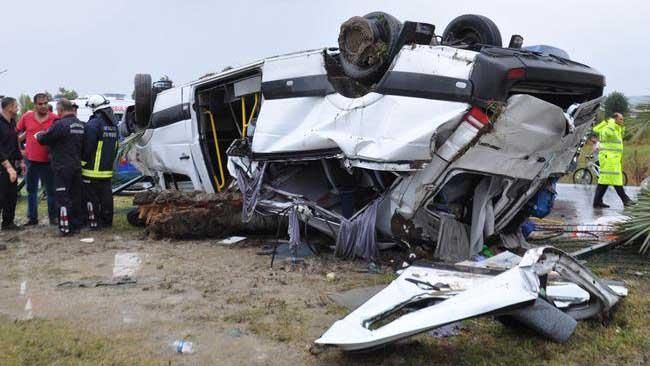 Жахлива аварія автобуса з туристами у Туреччині: з'явились фото