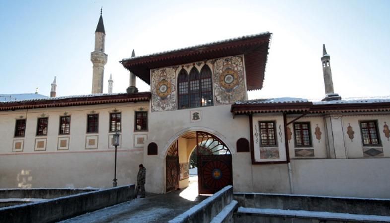 В оккупированном Крыму "национализировали" историческое здание крымских татар В оккупированном Крыму "национализировали" историческое здание крымских татар