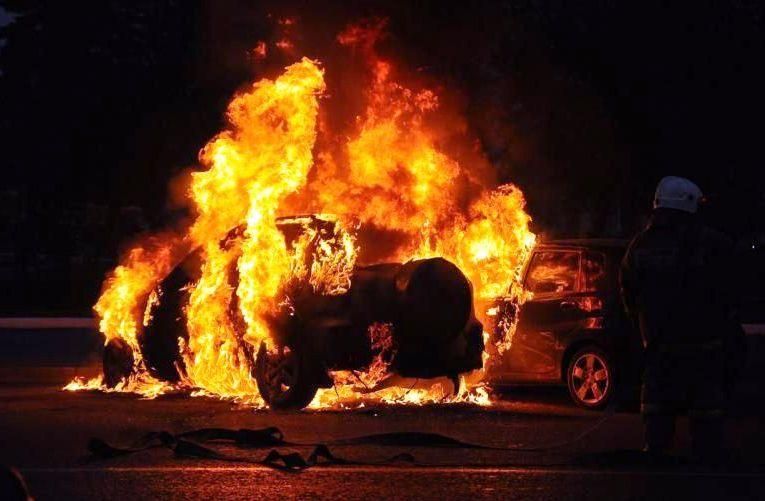 В Киеве подожгли автомобиль Министерства внутренних дел, – СМИ

