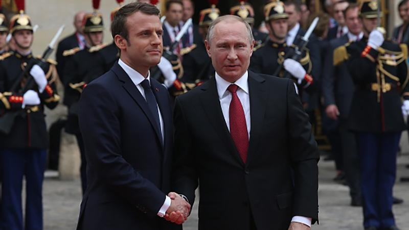 РосСМИ узнали о необъявленных планах Макрона встретиться с Путиным и поговорить об Украине