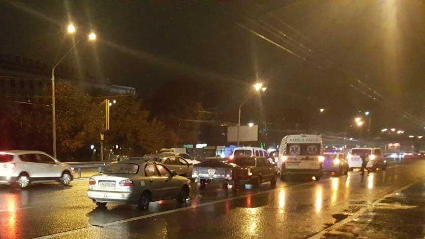 У Києві зіткнулися одразу 5 авто: постраждала вагітна жінка У Києві зіткнулися одразу 5 авто: постраждала вагітна жінка