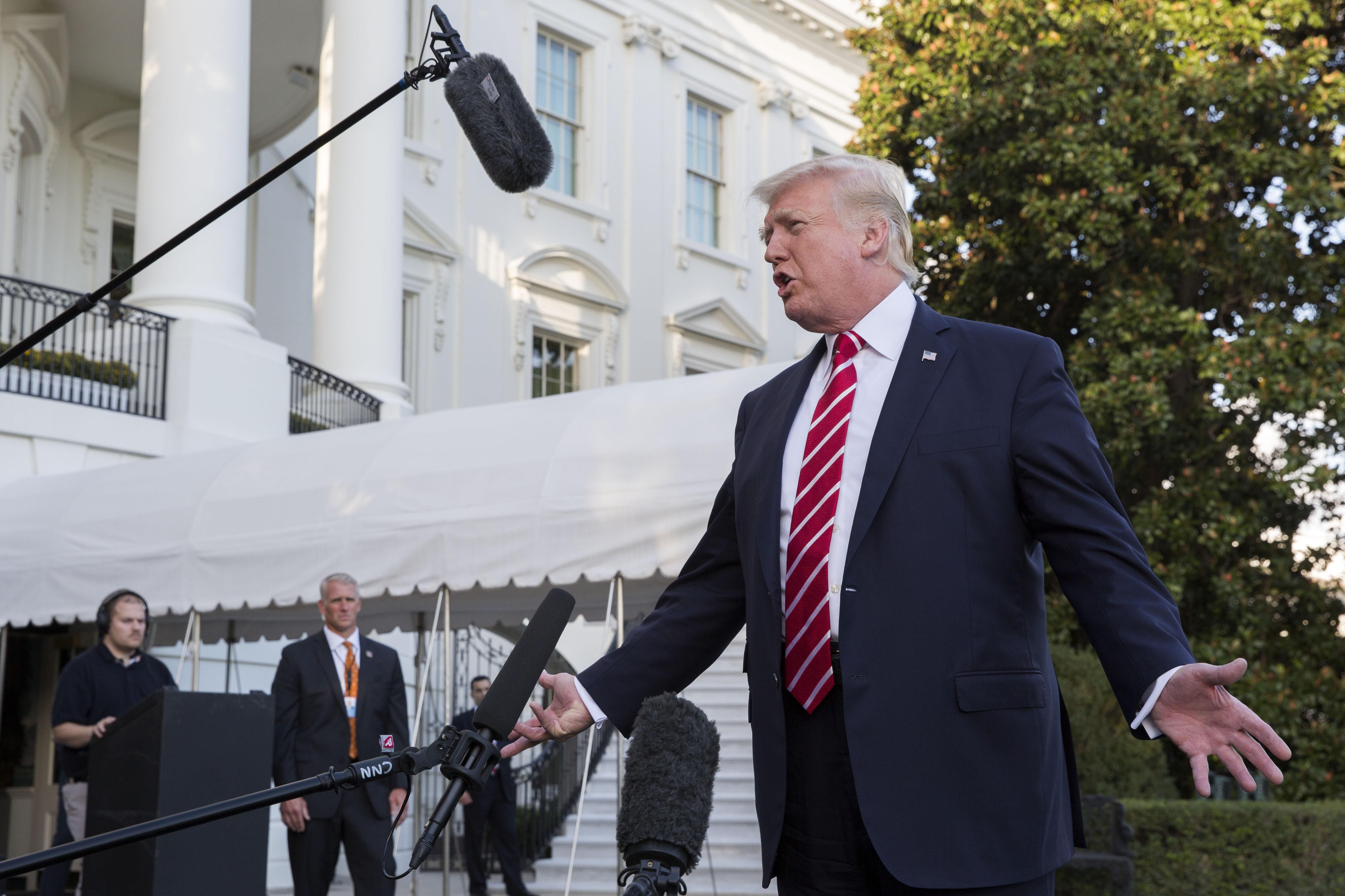 Трамп взявся за Green Card: у Білому домі озвучили жорстку заяву Трамп взявся за Green Card: у Білому домі озвучили жорстку заяву