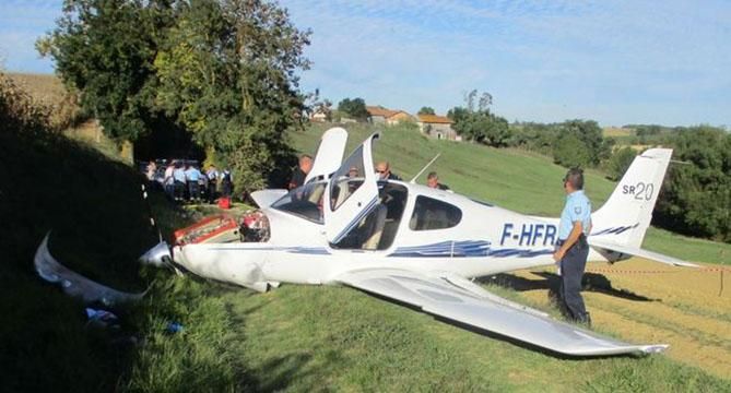 Во Франции вблизи авторалли разбился самолет