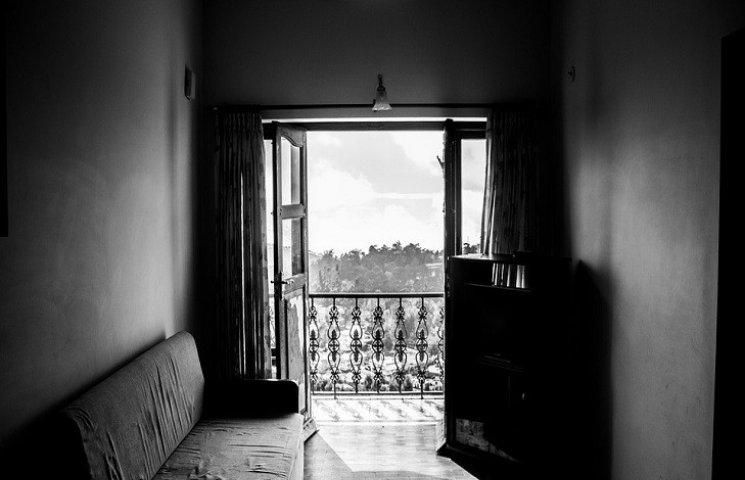 Во Львове женщина упала с седьмого этажа и выжила Во Львове женщина упала с седьмого этажа и выжила