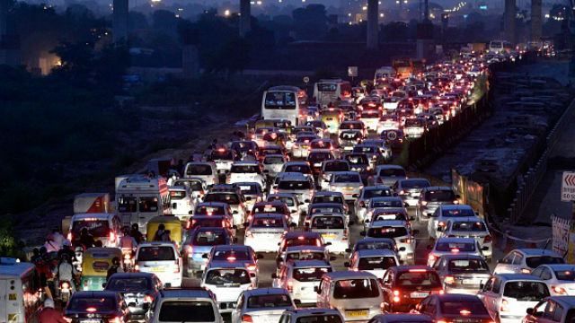 Жизнь в пробках: названо ТОП-10 городов с худшими транспортными условиями в мире