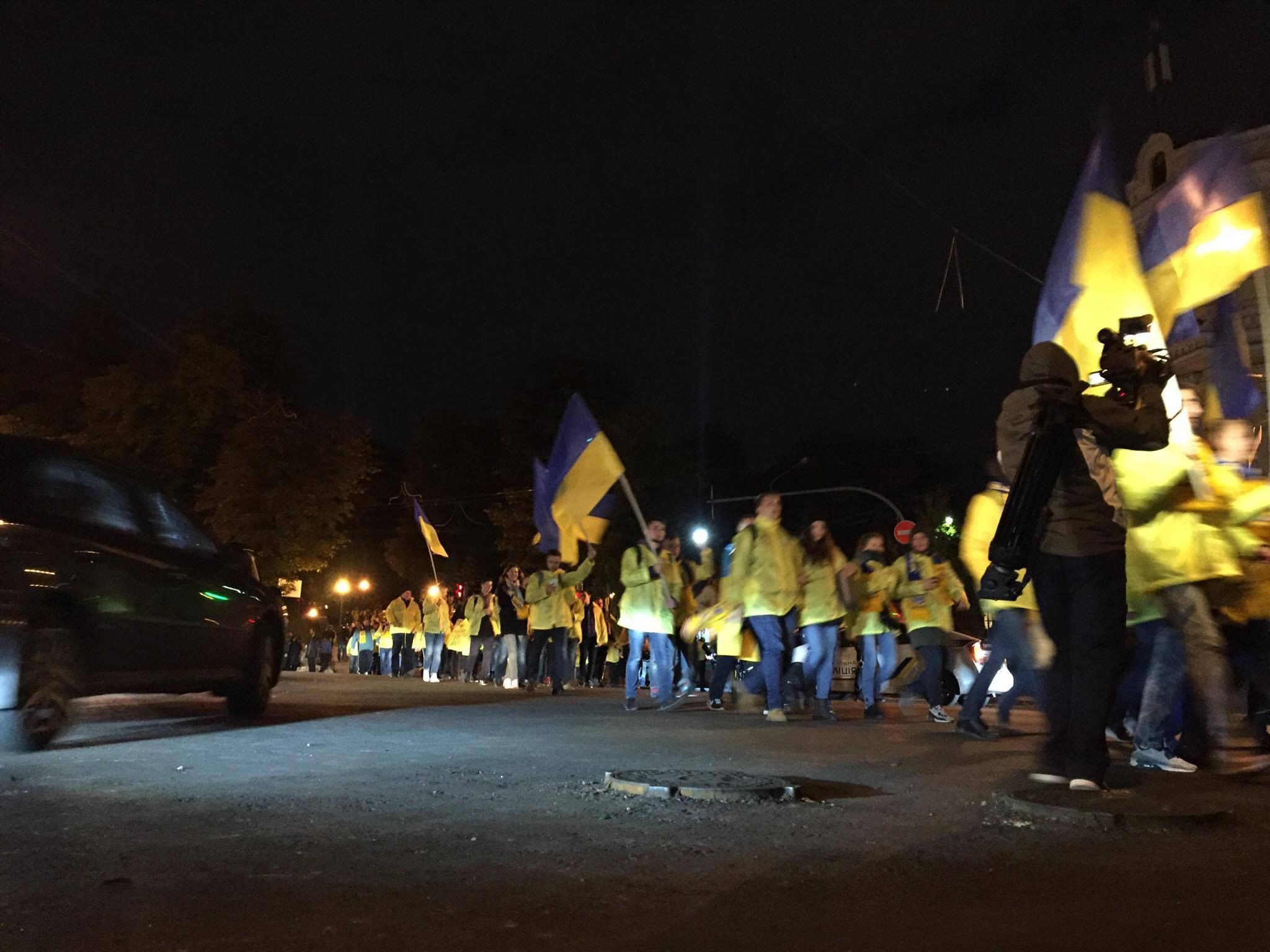 На матч Украина - Хорватия 2 тысячи болельщиков отправились колонной: видео На матч Украина - Хорватия 2 тысячи болельщиков отправились колонной: видео