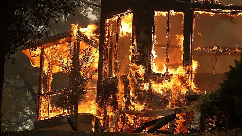 Каліфорнію охопили масштабні пожежі: з'явились жахаючі фото, відео