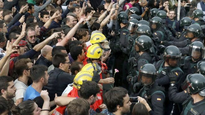 Правительство Испании может применить к Каталонии "тяжелое оружие", – французское издание