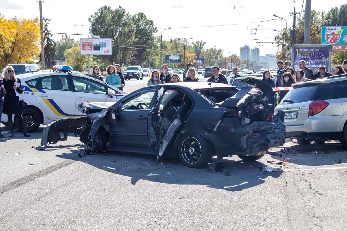 В Днепре произошло ДТП с участием 7 авто