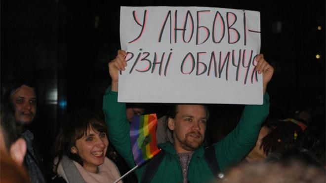 ЛГБТ-активисты провели в городе музыкальный перфоманс: яркие фото