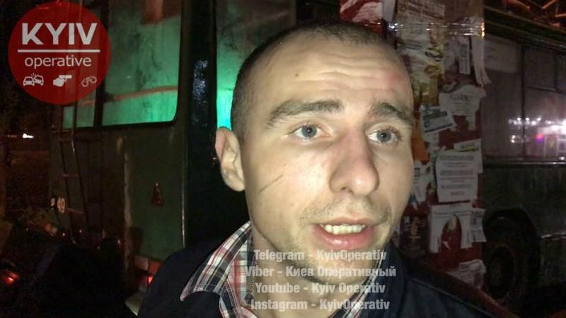 Пьяный водитель влетел в троллейбус, а затем пригрозил Гройсманом Пьяный водитель влетел в троллейбус, а затем пригрозил Гройсманом