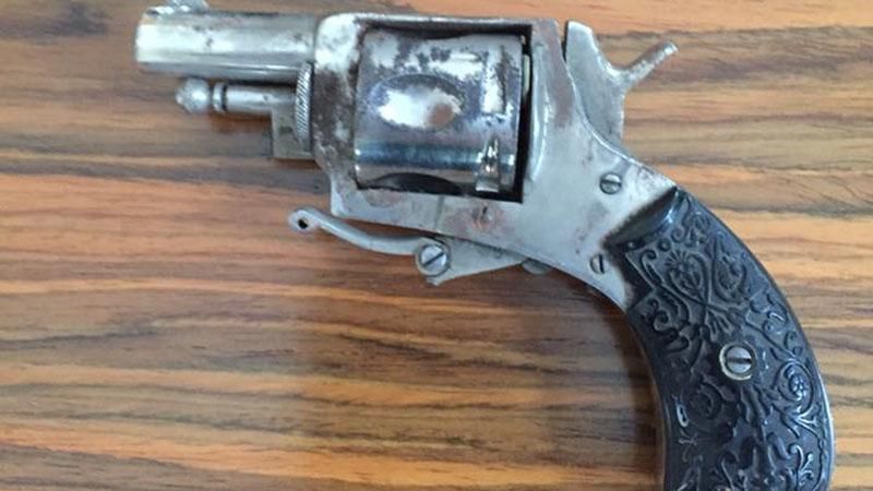 Старовинну зброю знайшли у бібліотеці університету Старовинну зброю знайшли у бібліотеці університету