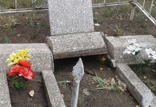 Подростки осквернили  могилы на Кировоградщине