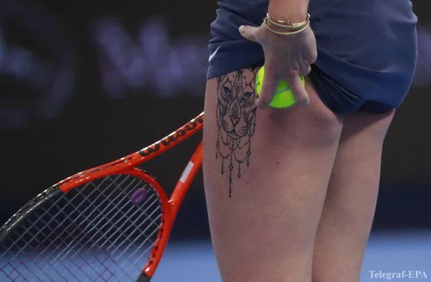 На стегні у тенісистки зображений тигр На стегні у тенісистки зображений тигр