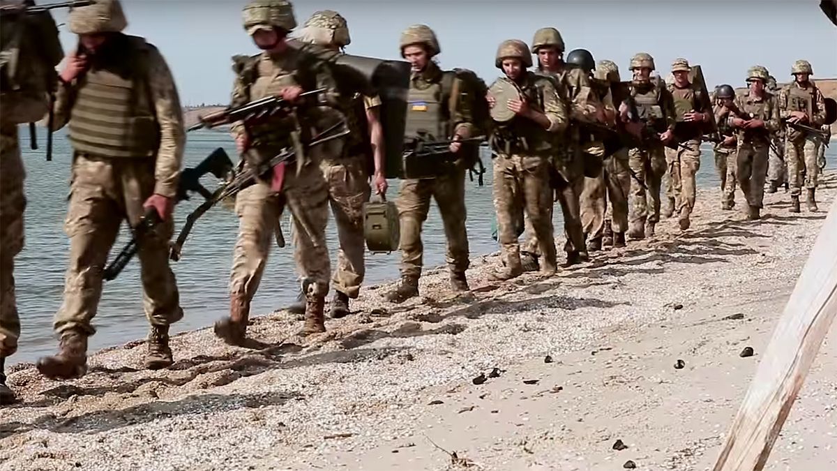 Военное телевидение обнародовало впечатляющее видео о подготовке морских пехотинцев Военное телевидение обнародовало впечатляющее видео о подготовке морских пехотинцев