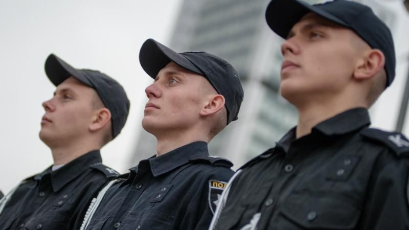 Молодые и красивые: 800 курсантов приняли полицейскую присягу