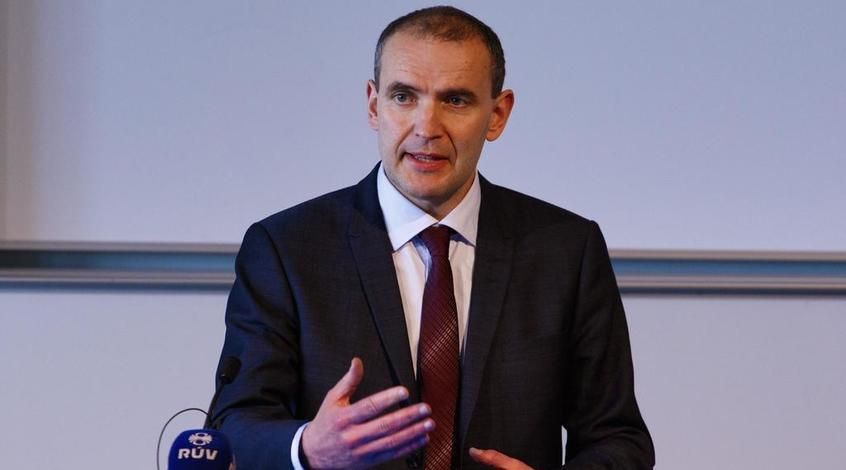 Президент Исландии сломал нос в ванной комнате Президент Исландии сломал нос в ванной комнате