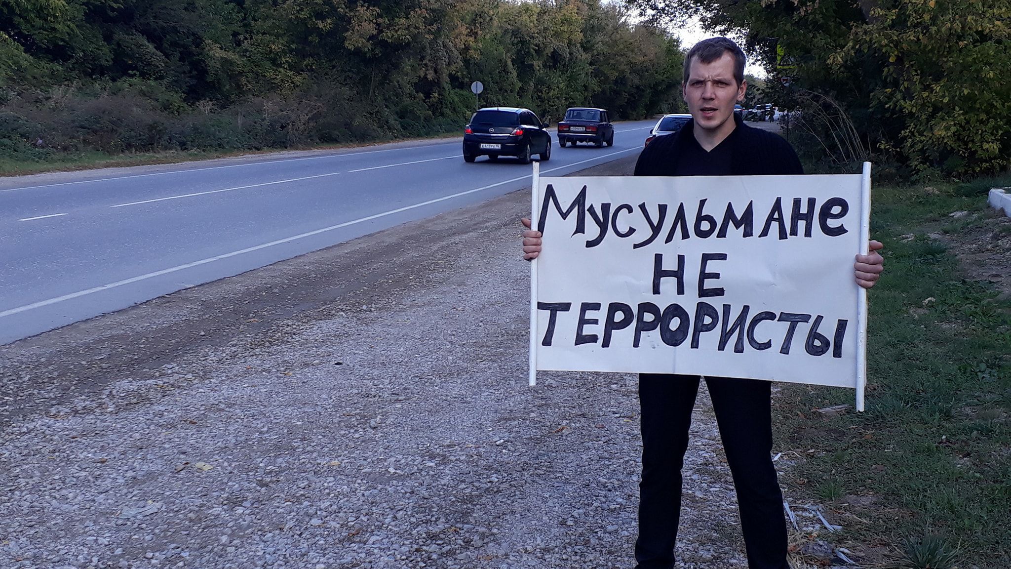 Оккупанты начали аресты активистов в Крыму, которые вышли на одиночные пикеты