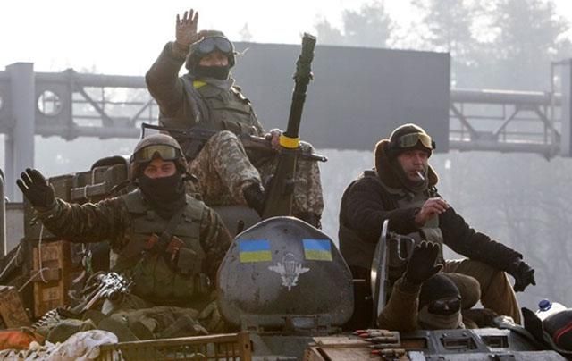 Украинские военные в АТО получат праздничные премии по случаю Дня защитника