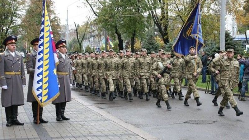У Дніпрі багатотисячний натовп привітав захисників України