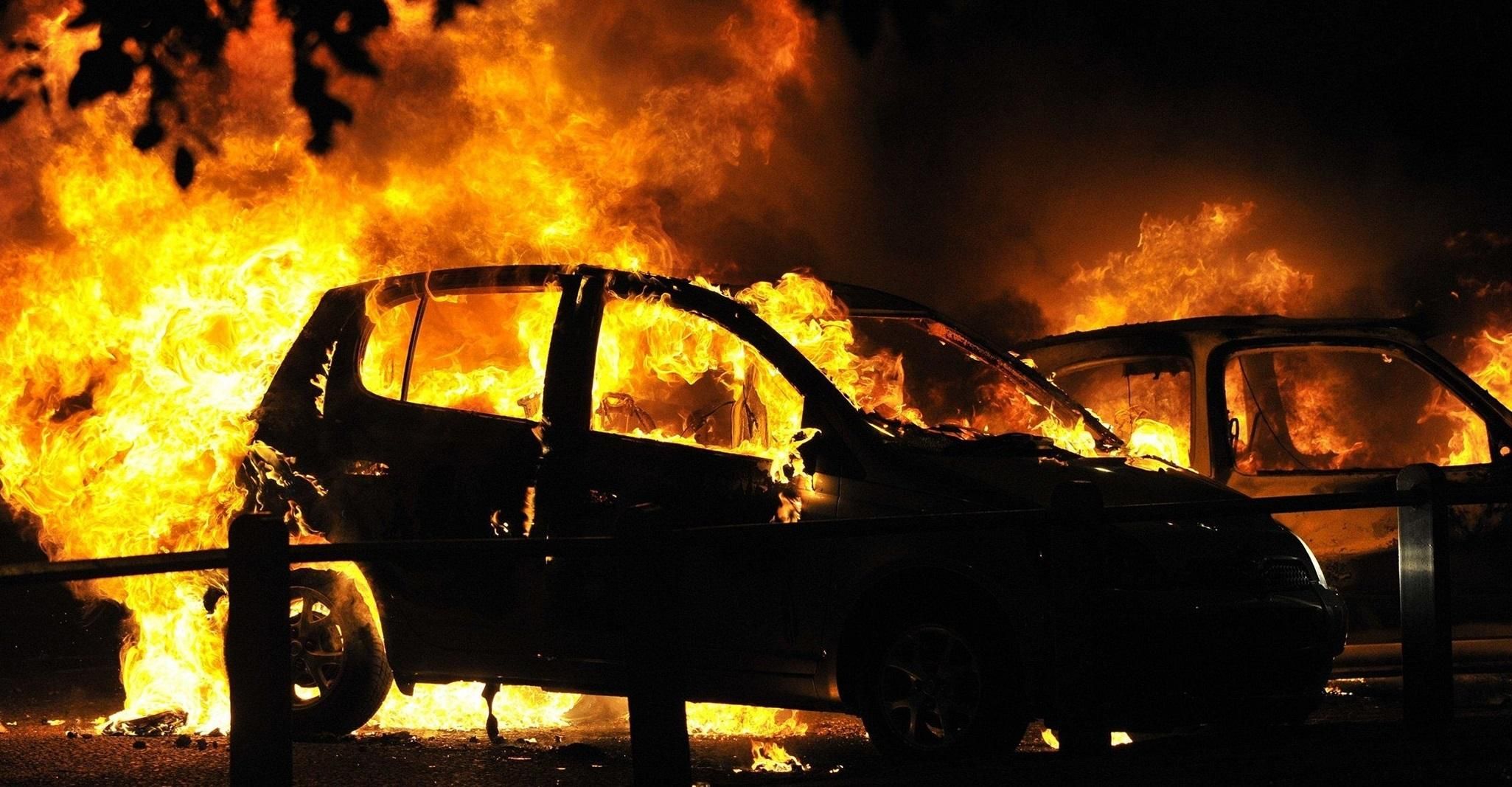 У Києві під час руху спалахнуло авто