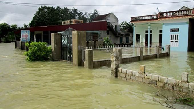 Число жертв наводнения во Вьетнаме неуклонно растет