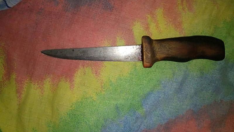 Мужчина набросился с ножом на своего сына в Харькове (18+)