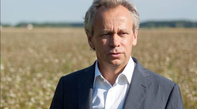 Суд арестовал 5,5 миллиона долларов на счетах экс-министра времен Януковича Суд арестовал 5,5 миллиона долларов на счетах экс-министра времен Януковича