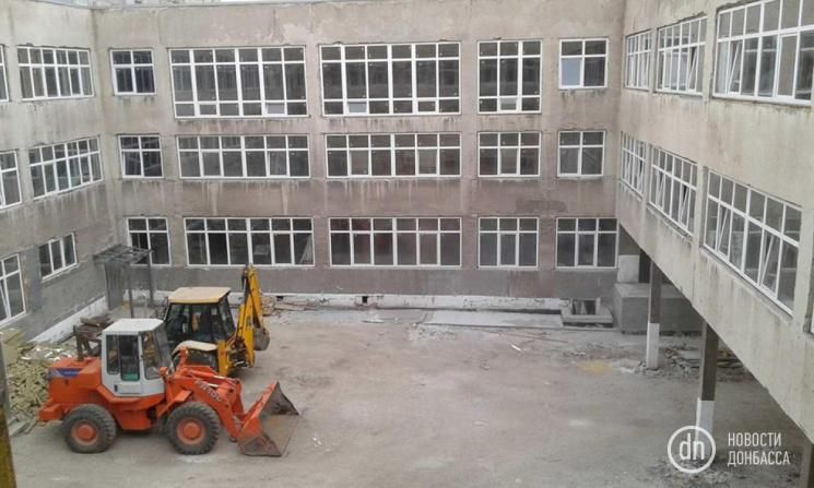 Підрядник втік з мільйоном гривень, які виділили на опорну школу на Донеччині Підрядник втік з мільйоном гривень, які виділили на опорну школу на Донеччині