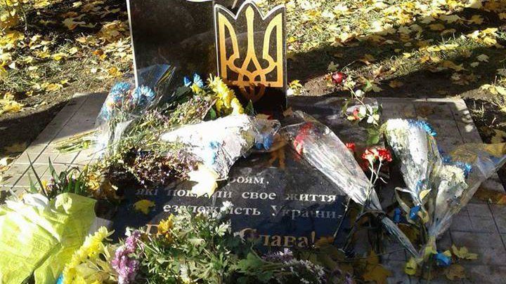 Вандалы разрушили памятный знак воинам АТО в Константиновке