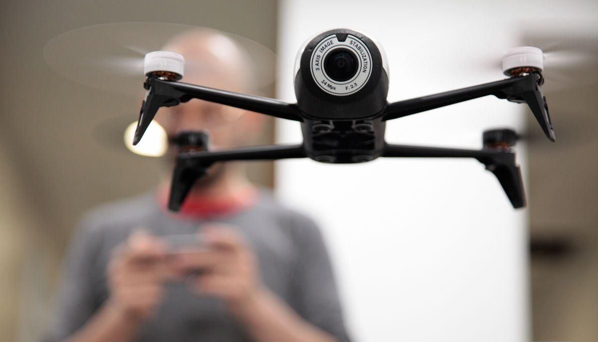 В Канаде дрон в небе столкнулся с пассажирским самолетом В Канаде дрон в небе столкнулся с пассажирским самолетом