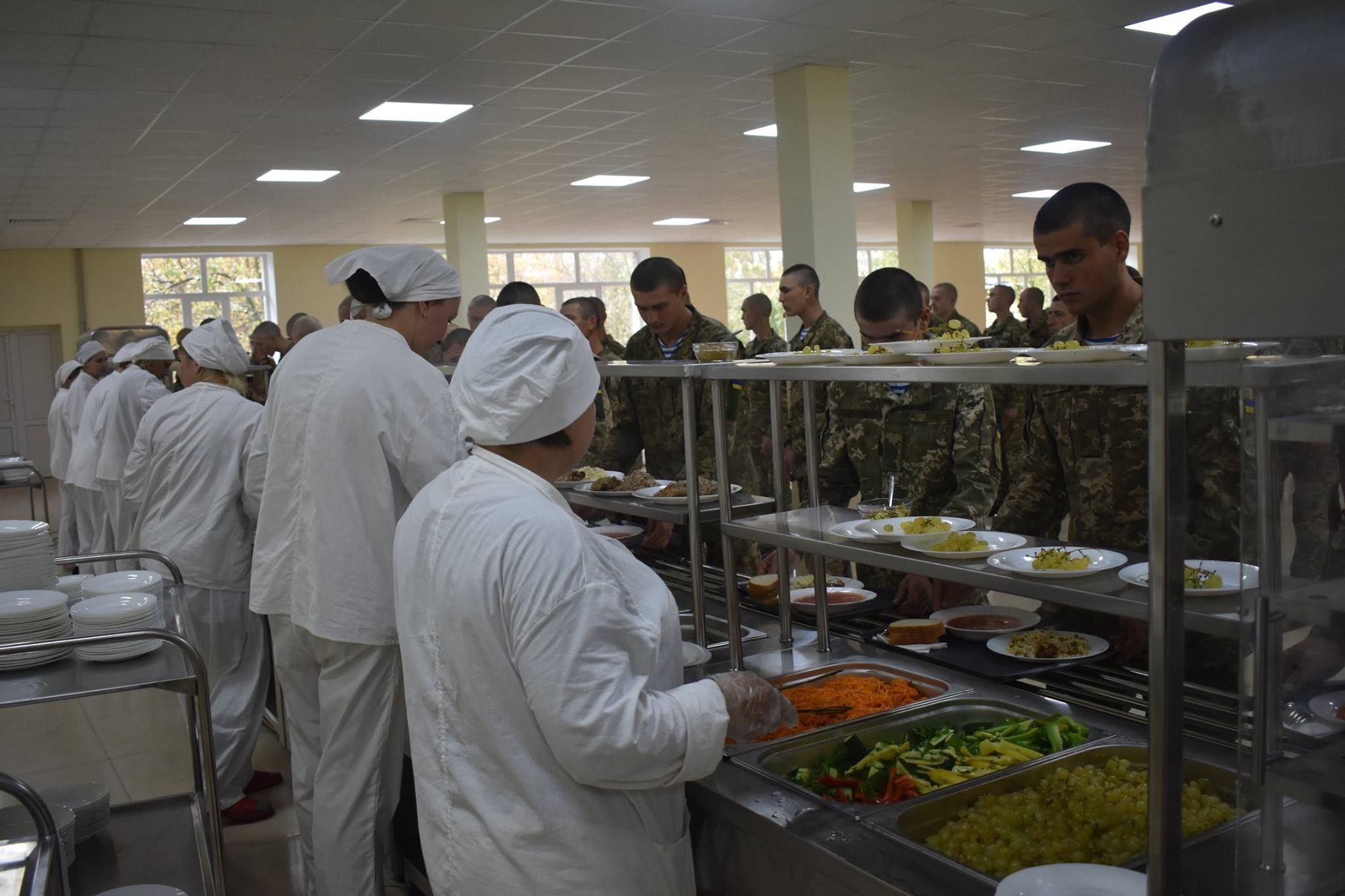 Красноречивое фото: как обедают украинские военные
