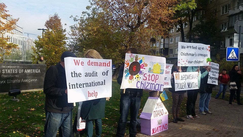Акция под посольством США: переселенцы объявили голодовку