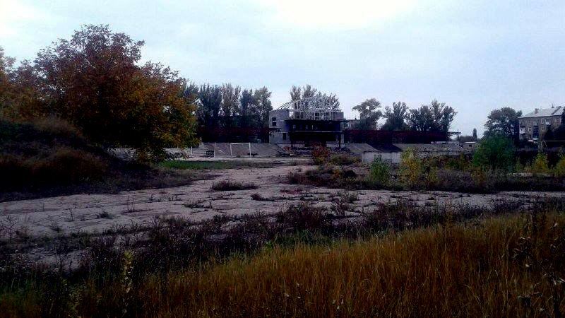 Как выглядит стадион возле оккупированного Донецка: постапокалиптические фото