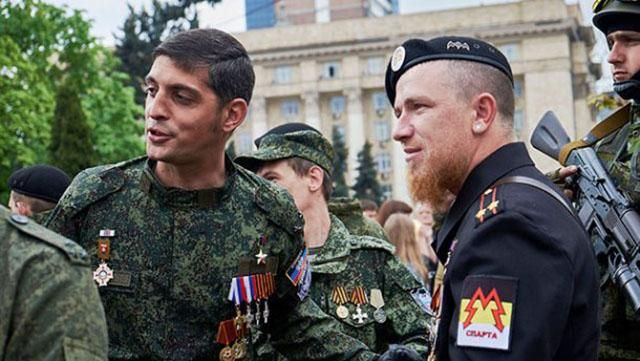 Бойовики показали, які надгробки поставили "Гіві" і "Моторолі" у Донецьку