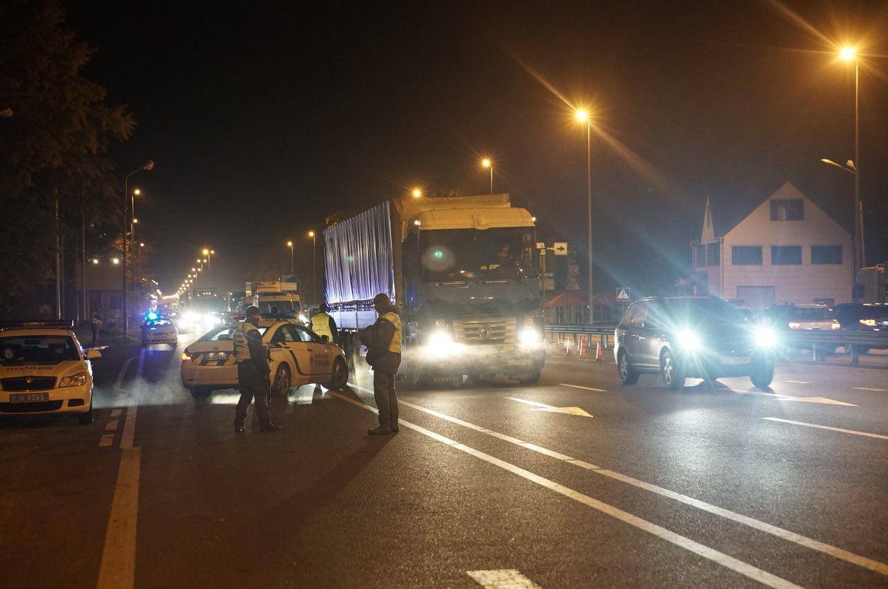 "Нацкорпус" заявив, що силовики блокують в’їзди до Києва: названо причину