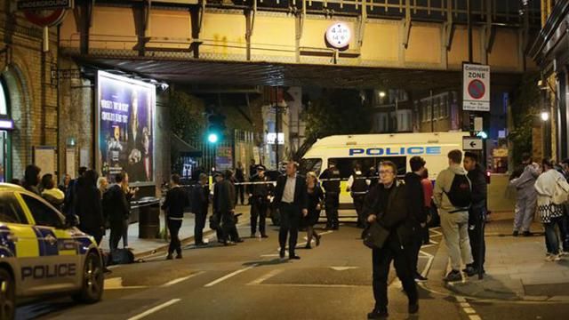 Неизвестный напал на прохожих на станции лондонского метро Parsons Green: есть погибший
