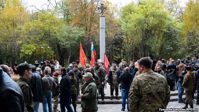 Перший пам'ятник бойовикам на Донбасі у Росії відкрили Захарченко та Сурков: фото