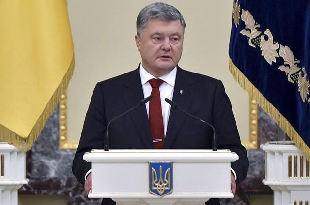 Порошенко осудил захват вертолетной площадки Януковича: здание принадлежит государству