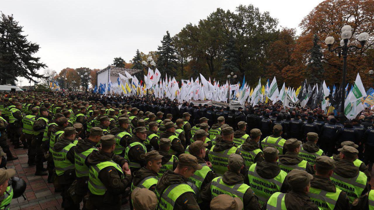 Політичні гасла не приведуть 100 тисяч під Раду, – журналіст