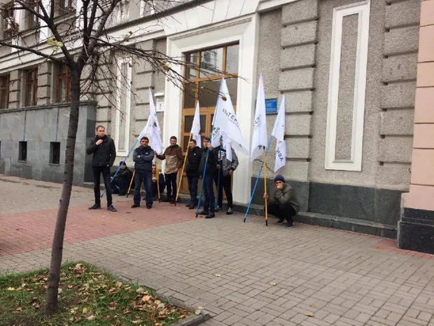 Протестувальники в Києві заблокували виходи з Ради і комітетів//Фото: РБК-Україна